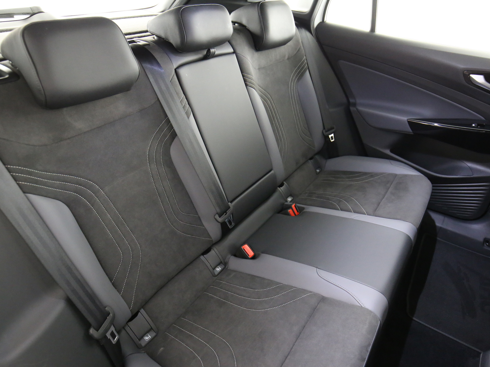 VW ID.4 - Image 19