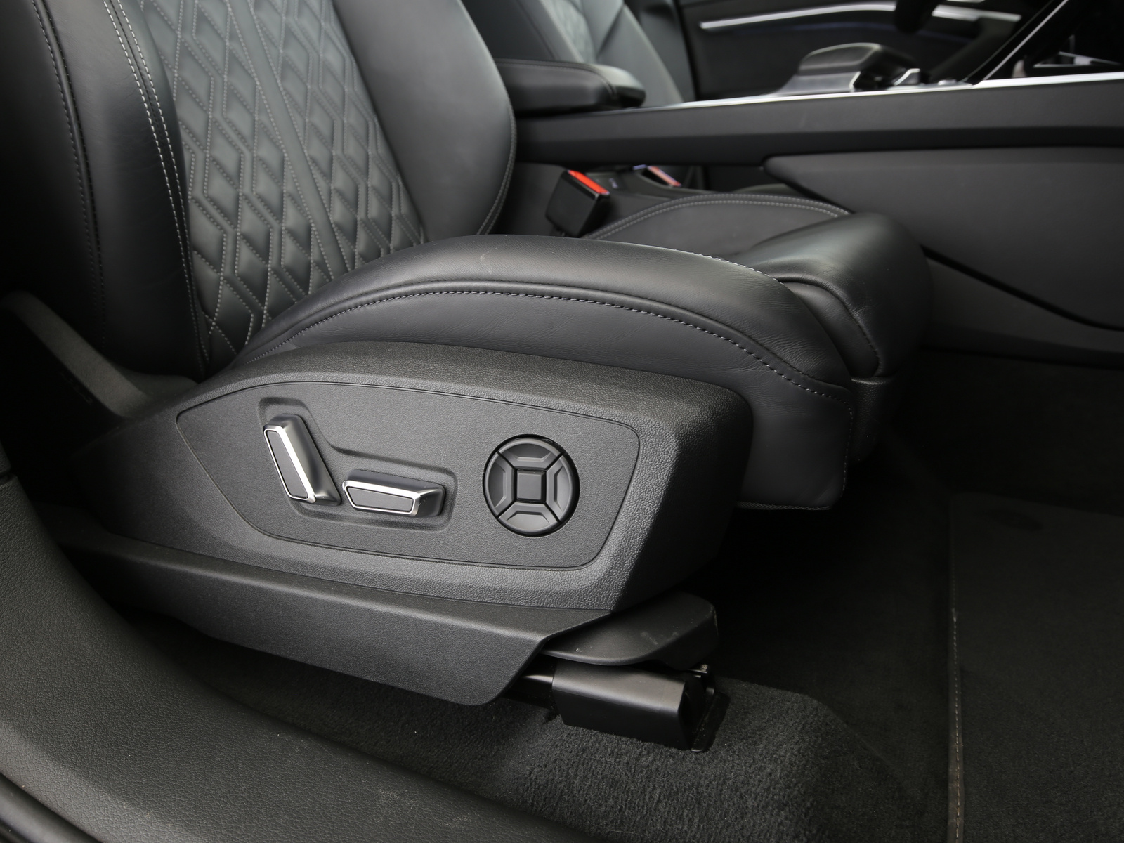 Audi Q8 e-tron - Bild 21