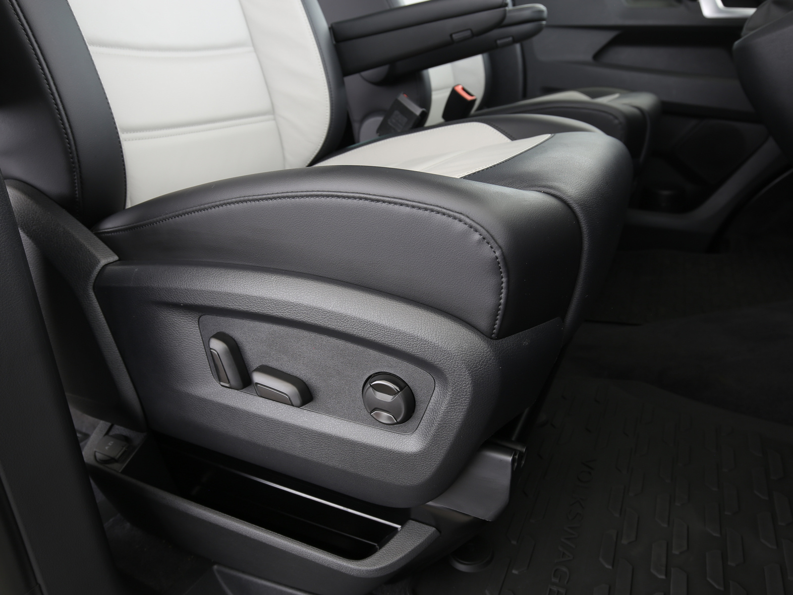 VW Multivan - Bild 21