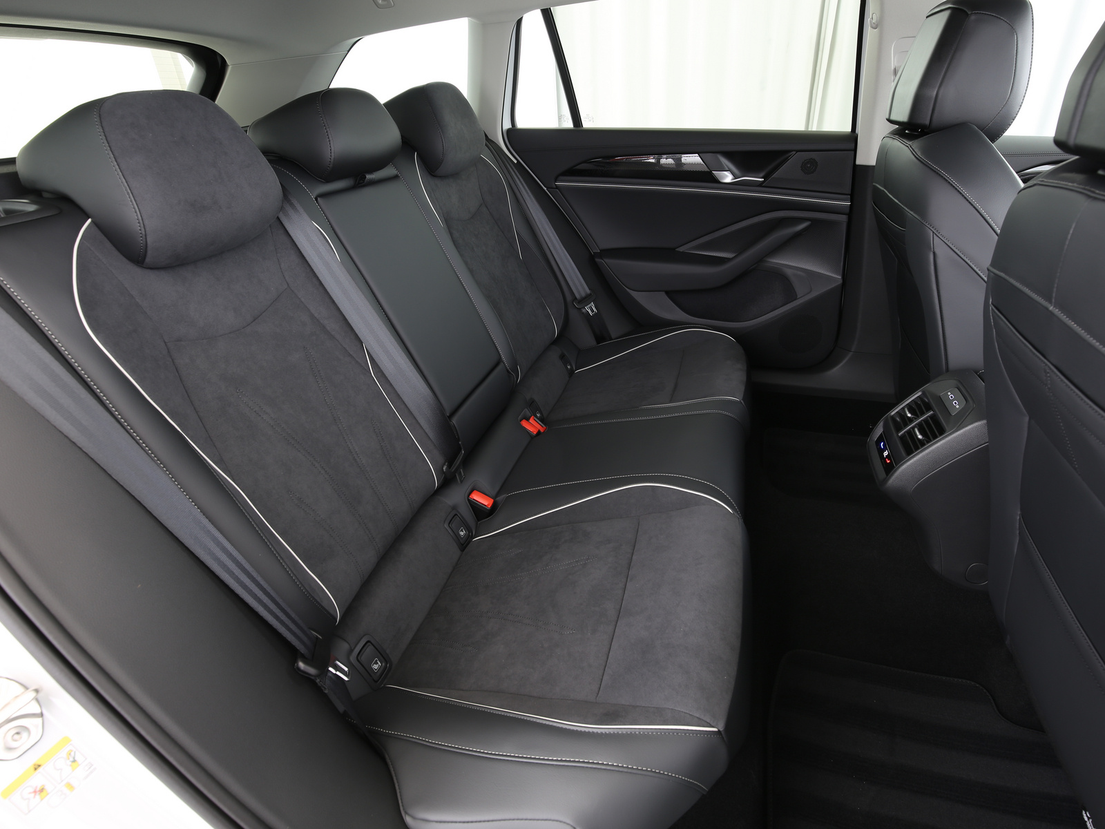 VW Passat Variant - Bild 14