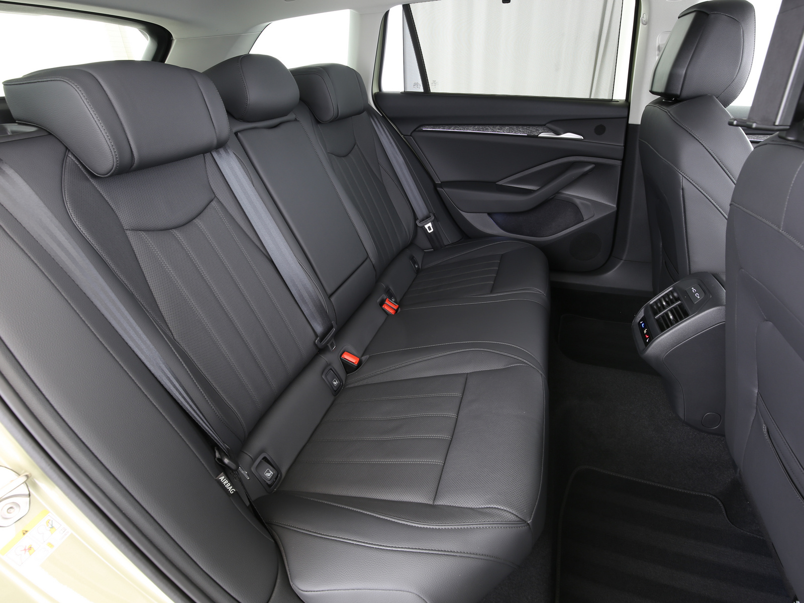 Skoda Superb Combi - Bild 15