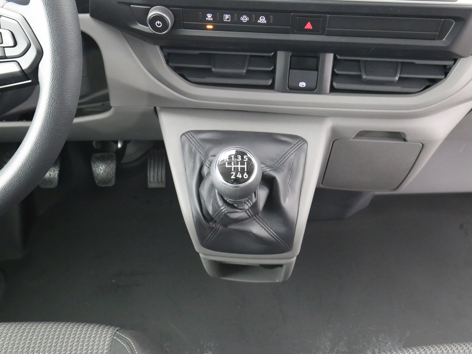 VW T7 Commerce - Bild 16