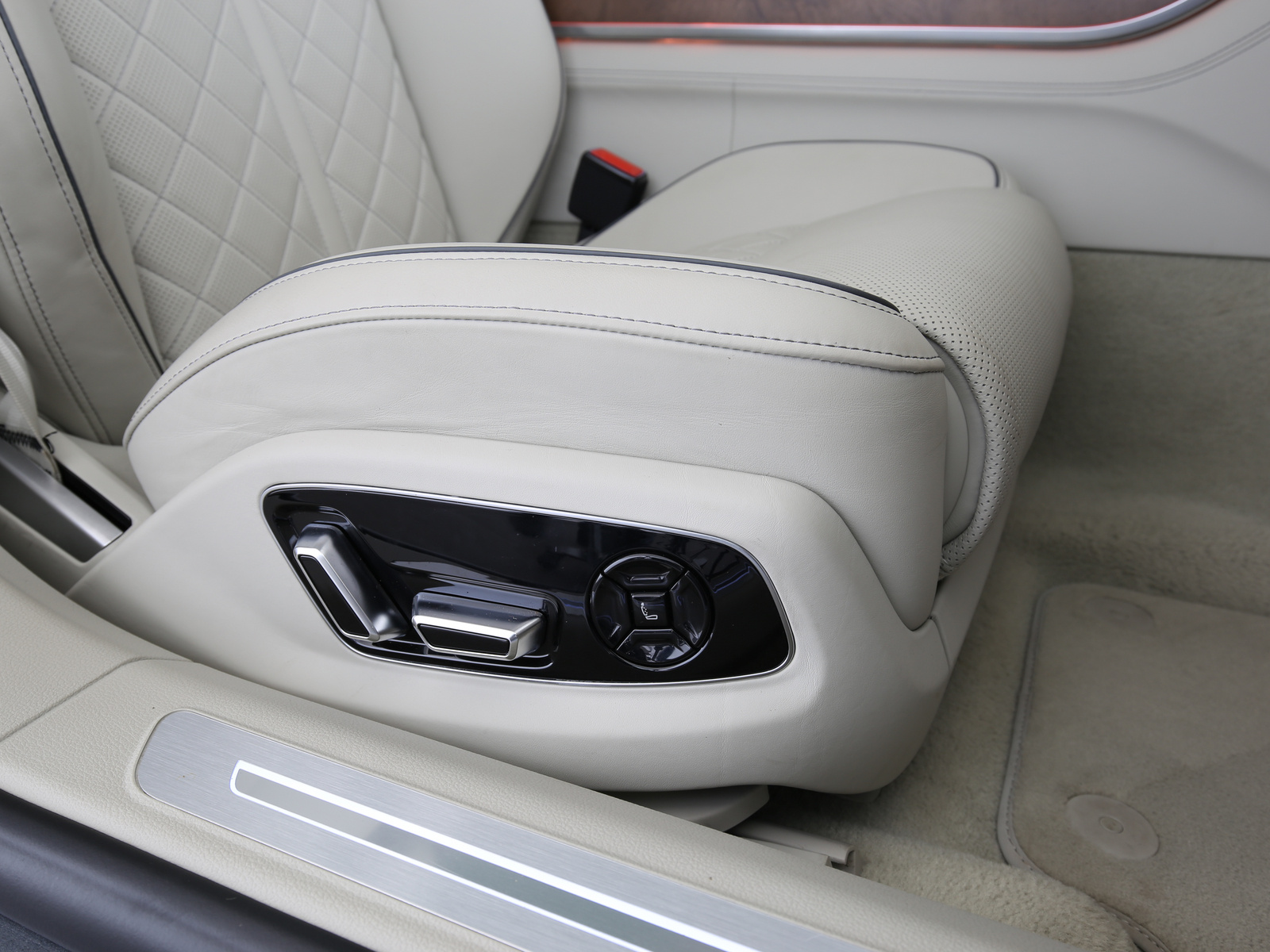 Audi A8 - Bild 22