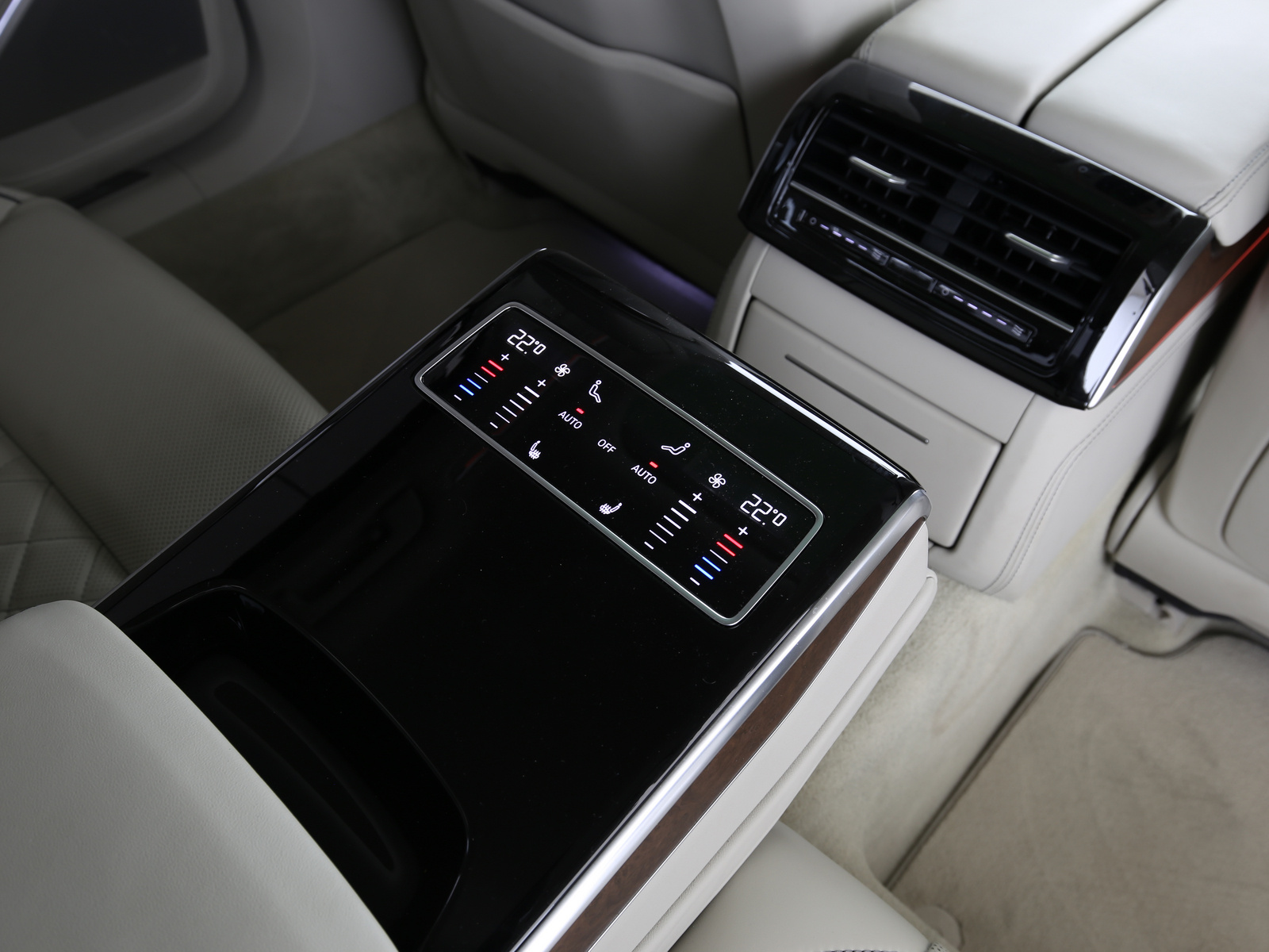 Audi A8 - Bild 23