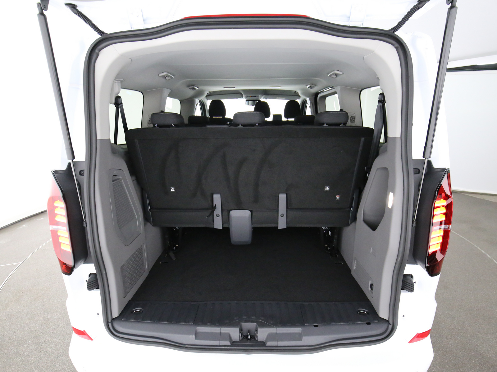 VW Sonstige Volkswagen Nutzfahrzeuge Commerce - Bild 24