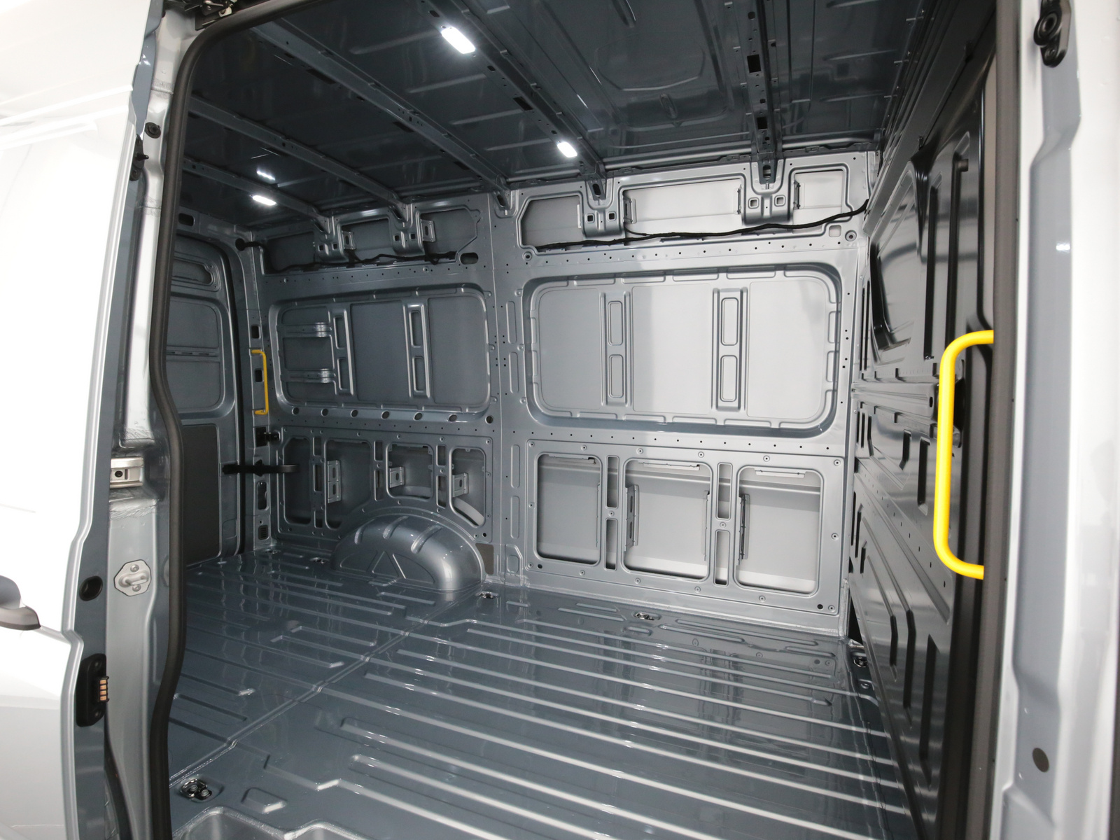 VW Crafter Kasten - Bild 15