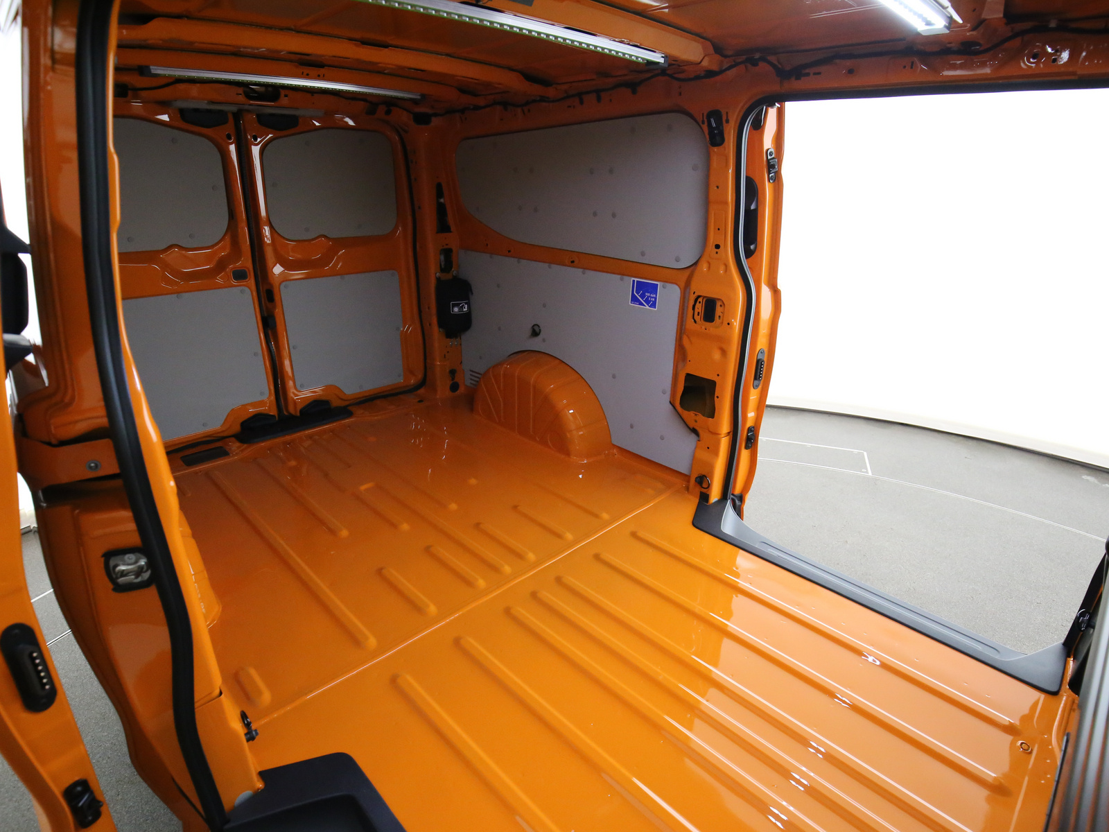 VW T7 Commerce - Bild 17