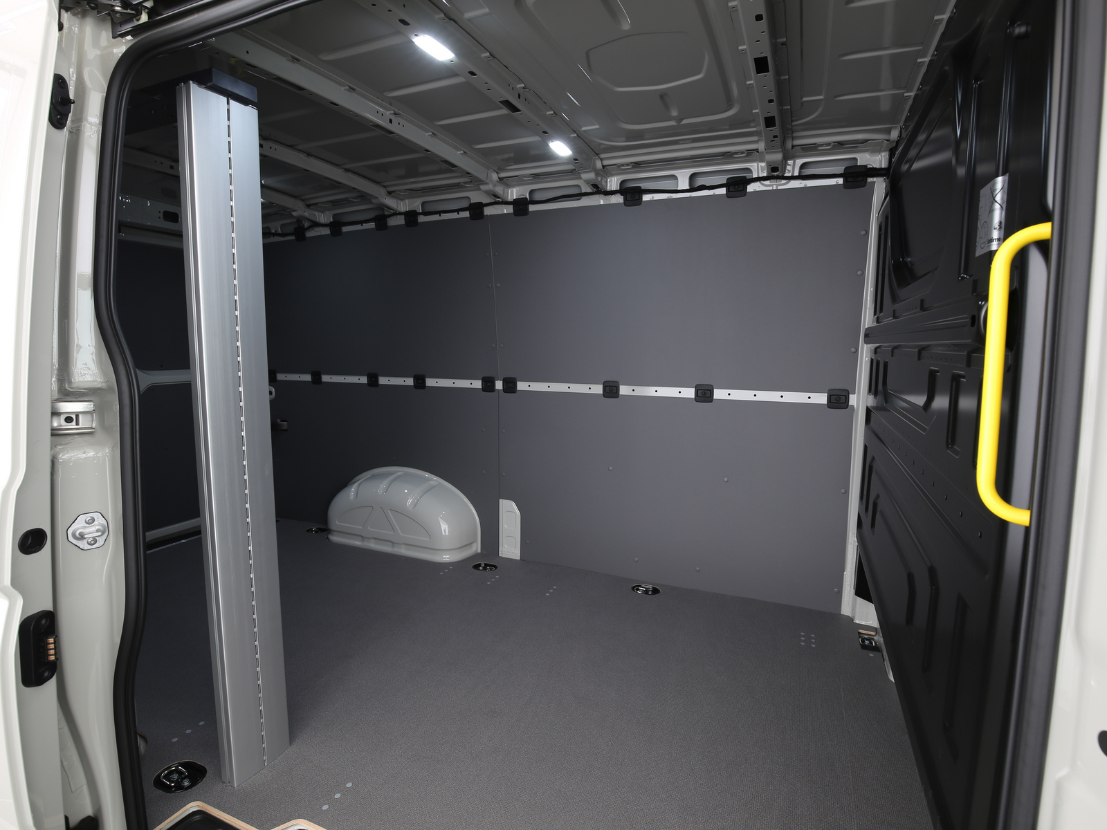VW Crafter Kasten - Bild 15