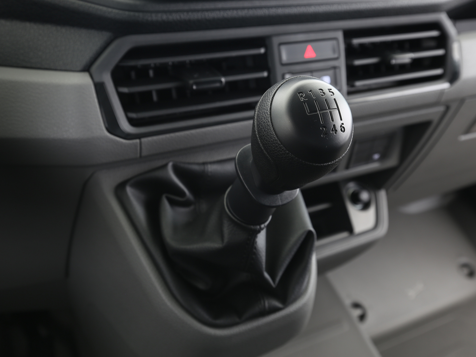 VW Crafter Kasten - Bild 16