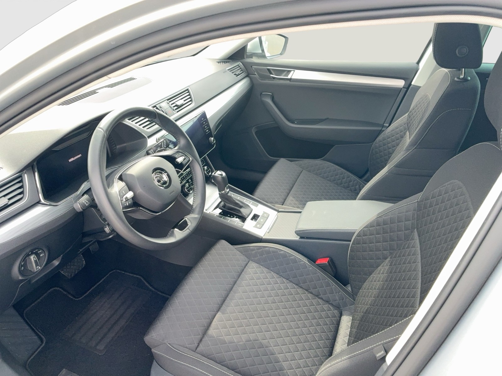 Skoda Superb Combi - Bild 10