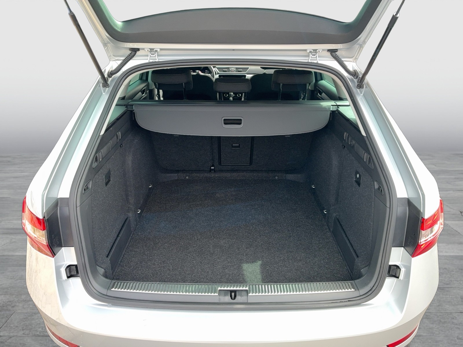 Skoda Superb Combi - Bild 13