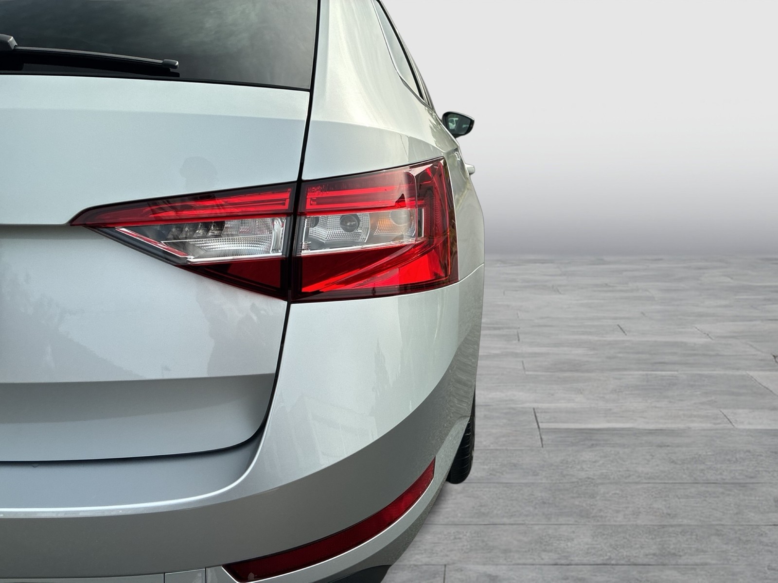 Skoda Superb Combi - Bild 16