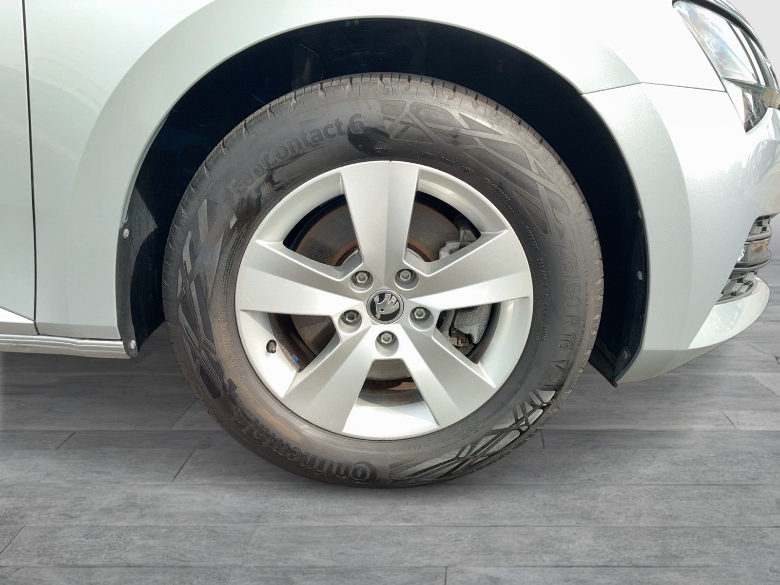 Skoda Superb Combi - Bild 8