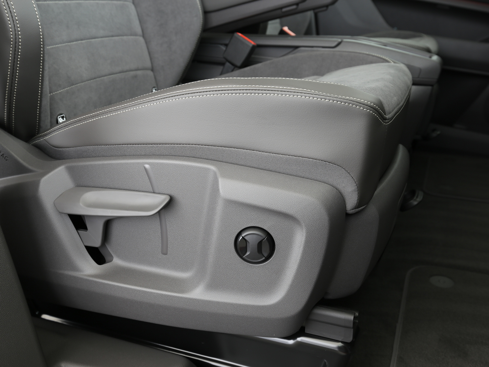 VW Sonstige Volkswagen Nutzfahrzeuge Commerce - Bild 19