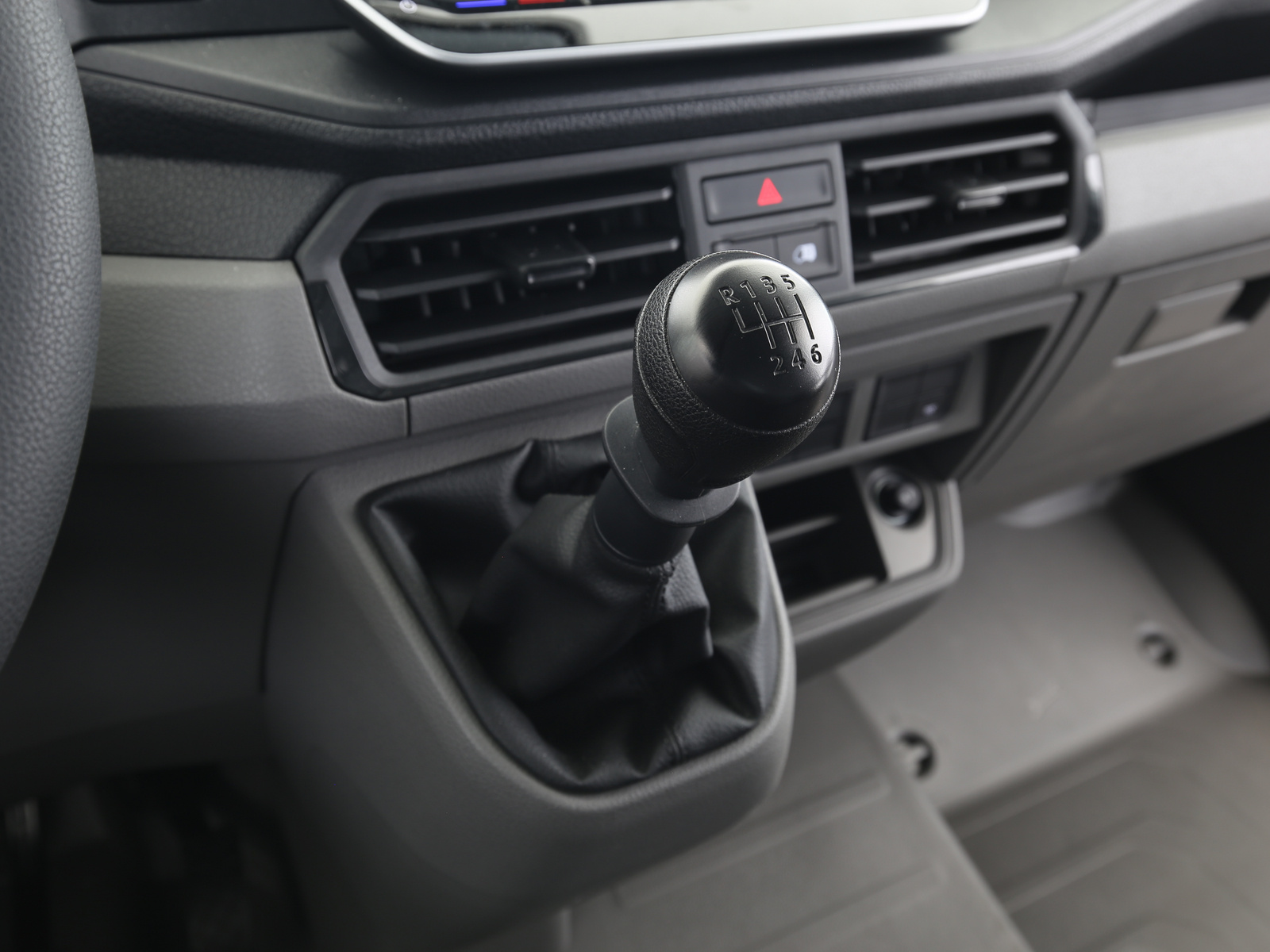 VW Crafter Kasten - Bild 16