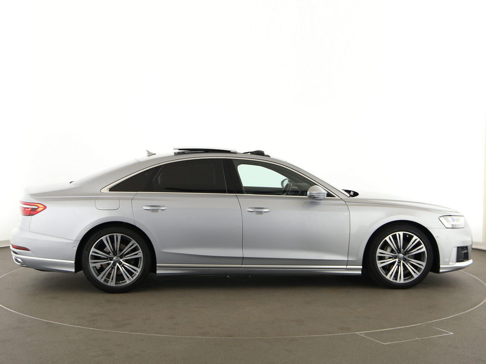 Audi A8 - Bild 8