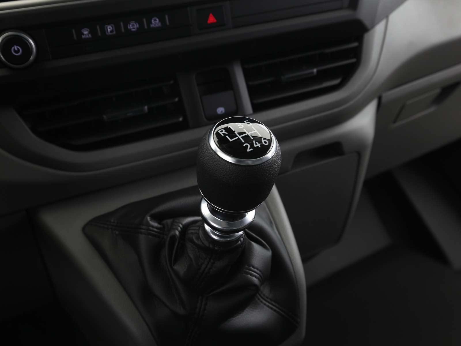 VW T7 Commerce - Bild 15